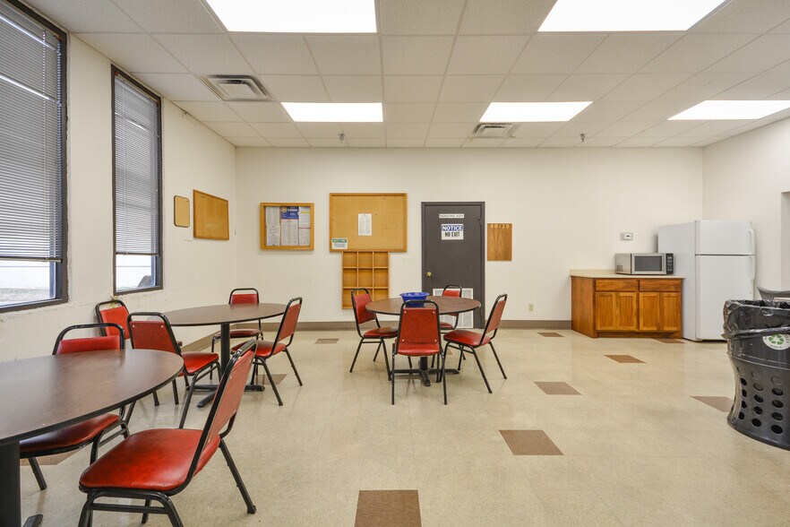 More Photos Of 1501 Westpark Dr, Little Rock Light Manufacturing For Sale