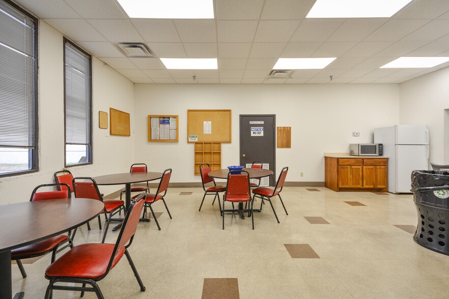 More Photos Of 1501 Westpark Dr, Little Rock Light Manufacturing For Lease