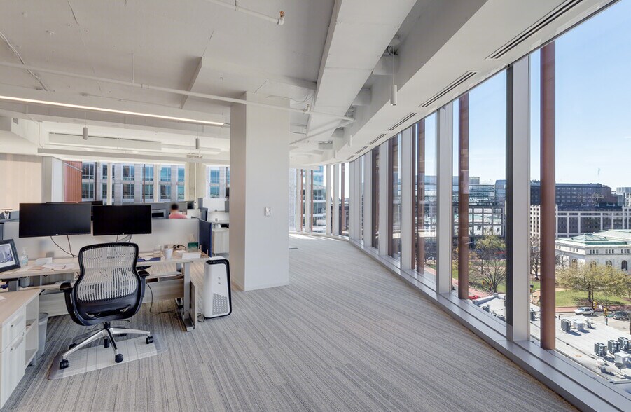 More Photos Of 655 New York Ave NW, Washington Office For Lease
