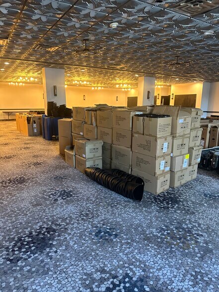 More Photos Of 7076 Highland Rd, Waterford Hotel For Lease