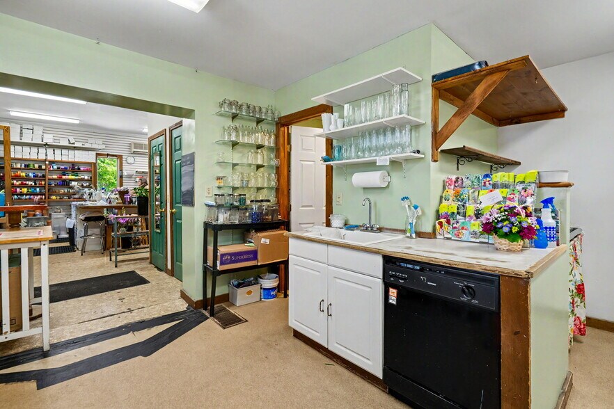 More Photos Of 11 Turnpike St, Jaffrey Freestanding For Sale