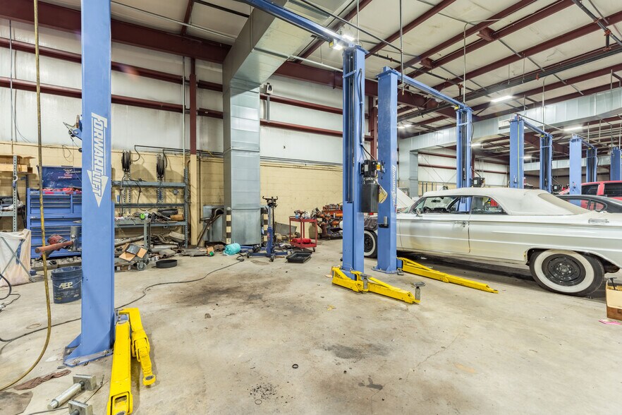 More Photos Of 111 N 12th St, West Columbia General Retail For Sale