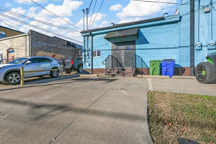 More Photos Of 130 N Main St, Mansfield Storefront Retail Office For Sale