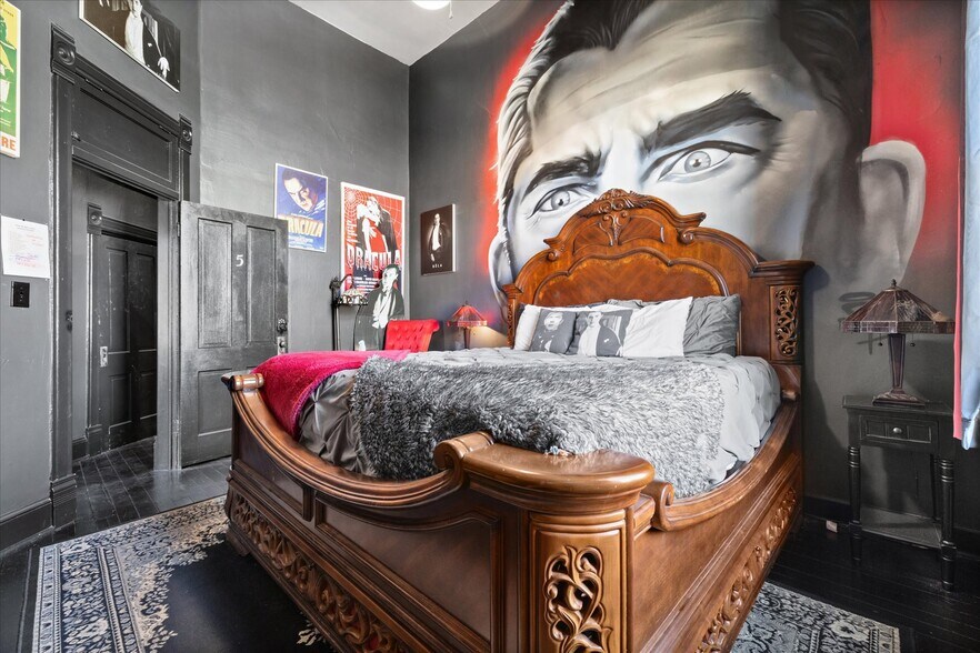 More Photos Of 301 Victor Ave, Victor Hotel For Sale