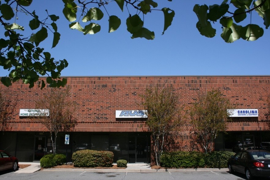 More Photos Of 2748 Interstate St, Charlotte Unknown For Lease