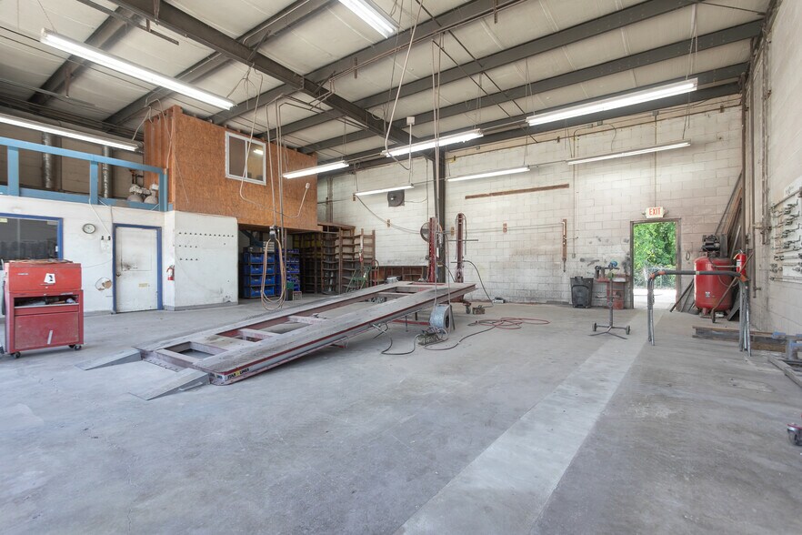 More Photos Of 2849 S Cobb Dr SE, Smyrna Freestanding For Lease