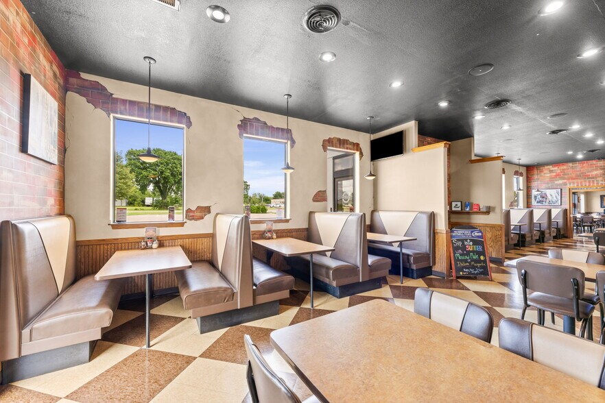 More Photos Of 2150 N State St, Iola Restaurant For Lease