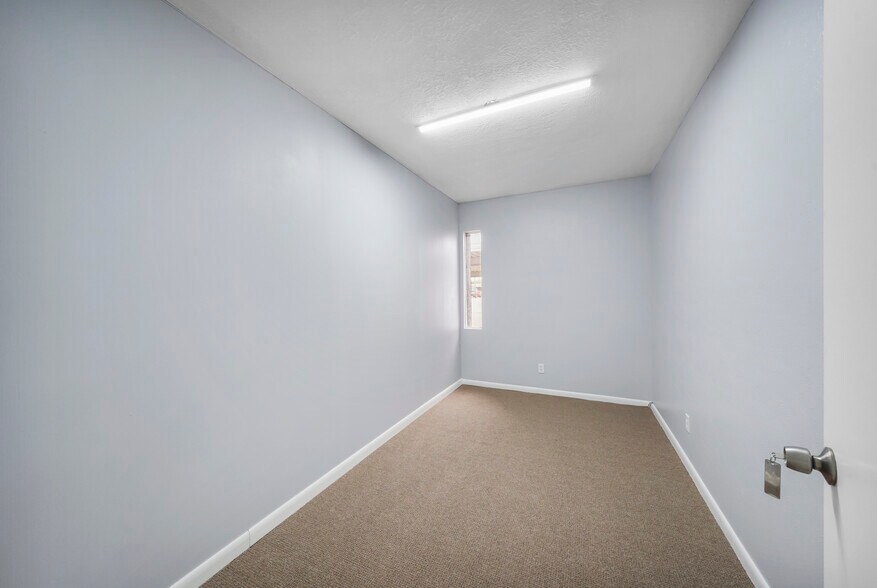 More Photos Of 2815 N Main St, Baytown Office Residential For Sale