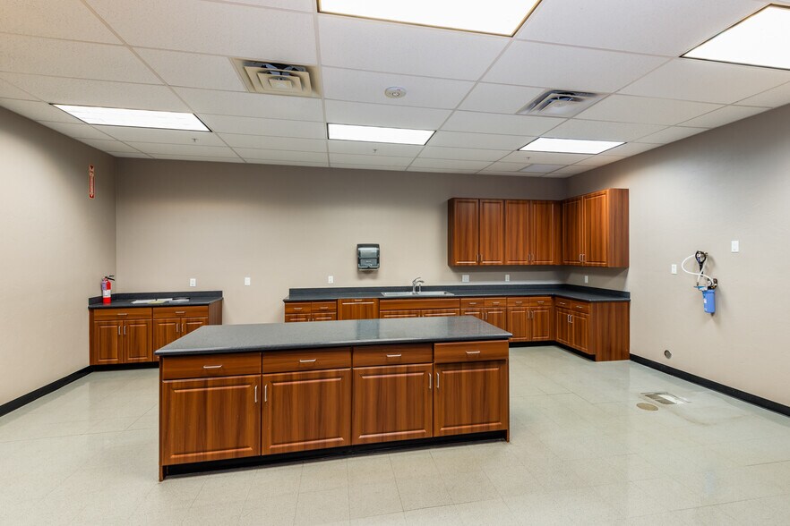 More Photos Of 354 S Highway 92, Sierra Vista Office For Lease