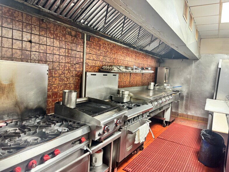 More Photos Of 3707 30th Ave, Kenosha Restaurant For Sale