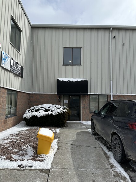 More Photos Of 590 Cataraqui Woods Dr, Kingston Flex For Sale