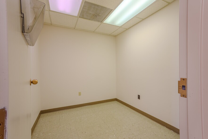 More Photos Of 208 Marengo St, Florence Healthcare For Lease