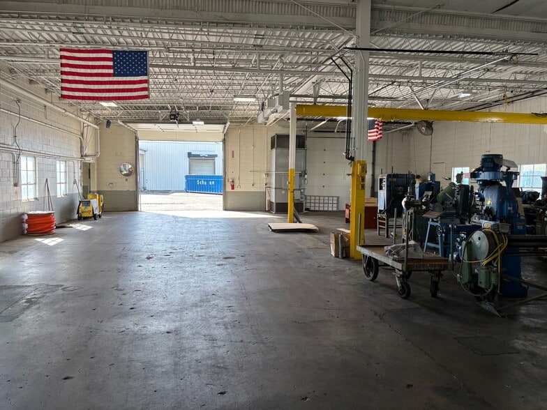 More Photos Of 1255 Oak St, Elkhart Manufacturing For Sale