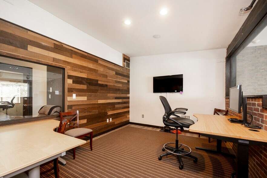 More Photos Of 232 Conestoga Rd, Wayne Loft Creative Space For Sale