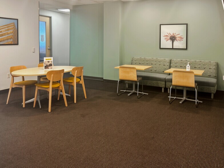 More Photos Of 2850 W Horizon Ridge Pky, Henderson Coworking Space