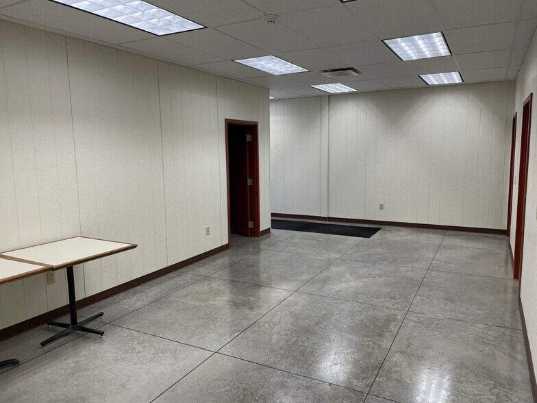 More Photos Of 12819 Country Pl, Saint Joseph Office For Sale