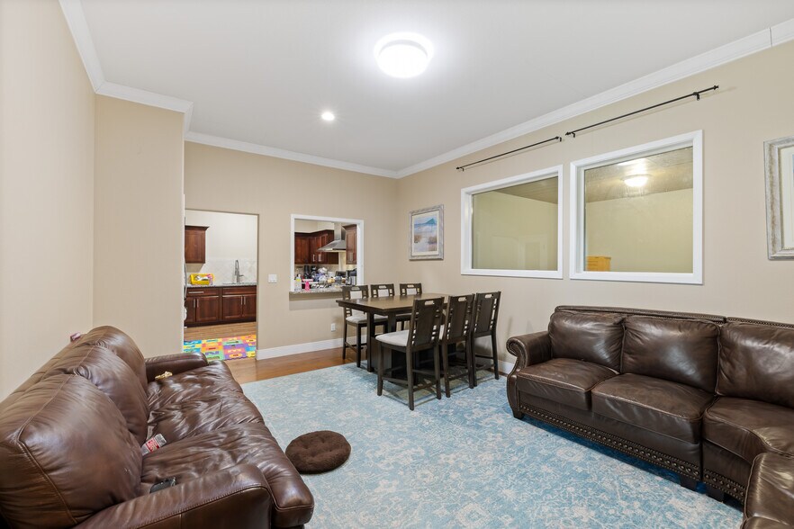 More Photos Of 1417 W State Highway 71, La Grange General Retail For Lease