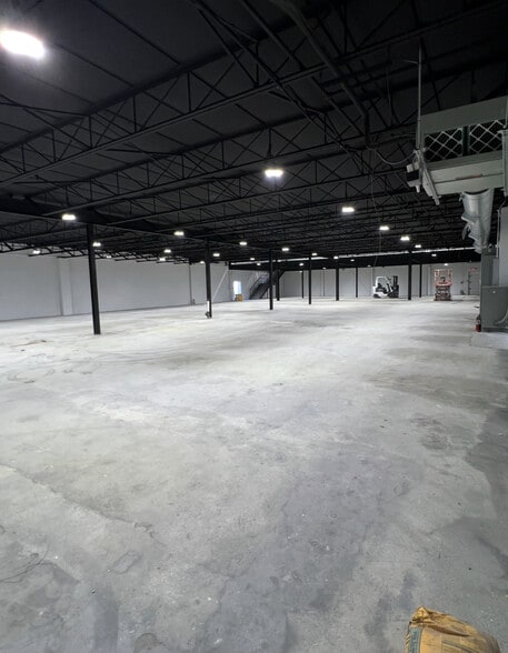 More Photos Of 14050 Oakland St, Highland Park Manufacturing For Sale