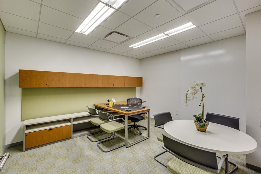 More Photos Of 200 E Randolph St, Chicago Coworking Space