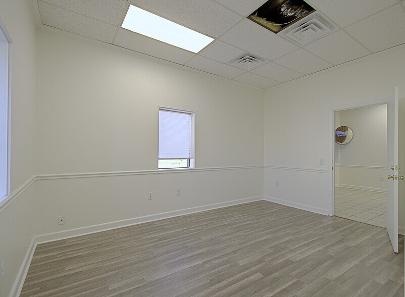 More Photos Of 18025 W Little York Rd, Katy Flex For Sale