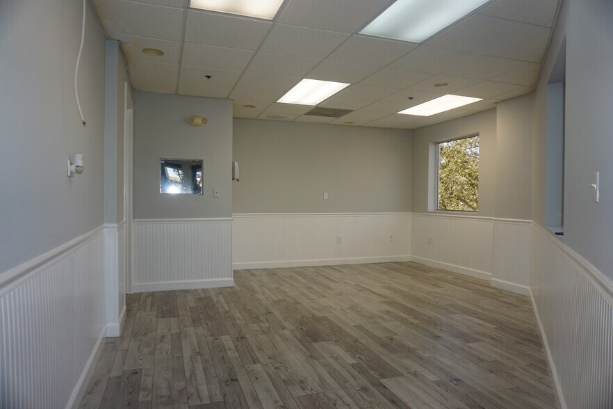 More Photos Of 2405-2425 N University Dr, Coral Springs Loft Creative Space For Lease