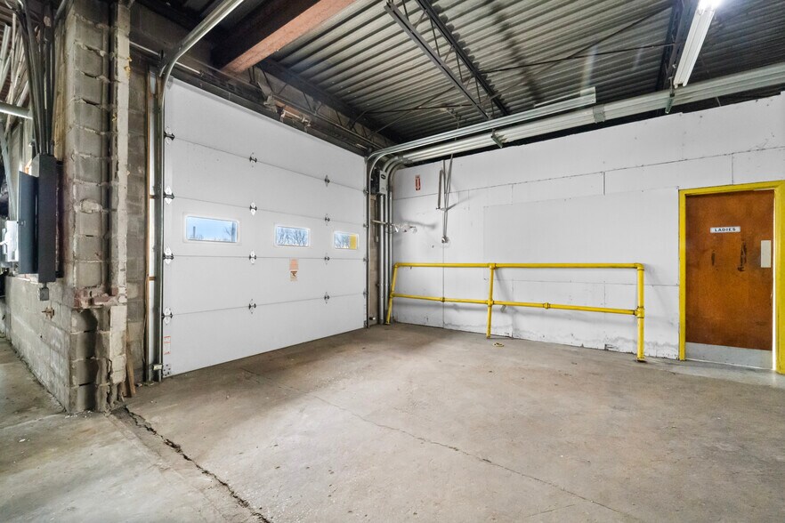 More Photos Of 209 W Main St, Linn Warehouse For Sale