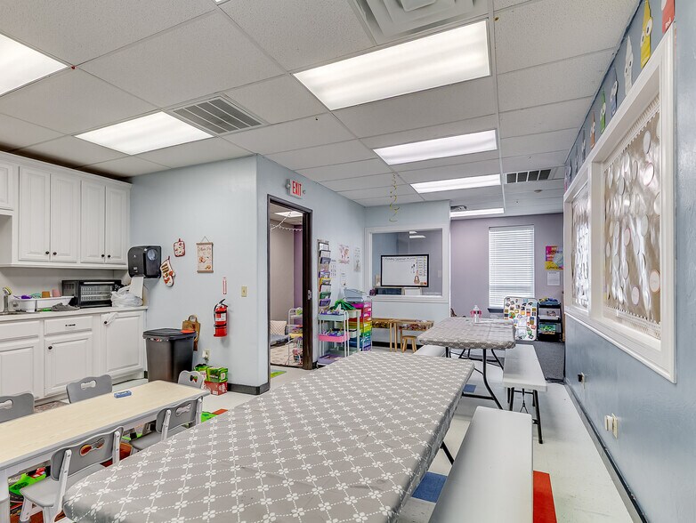 More Photos Of 17311 NE 23rd St, Choctaw Office For Sale