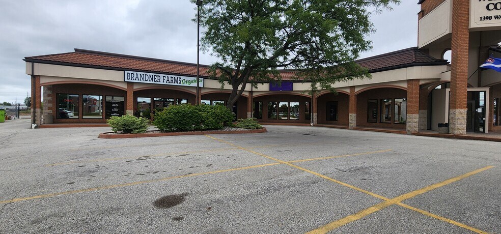 More Photos Of 1390 Walker Rd, Windsor Storefront For Lease