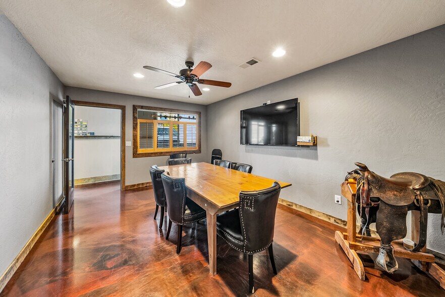 More Photos Of 3811 Crater Lake Hwy, Medford Warehouse For Sale