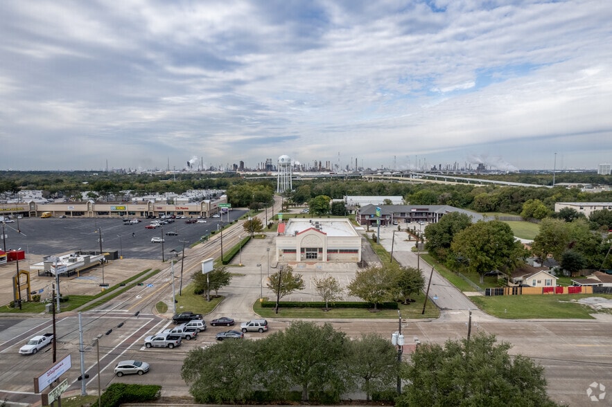 More Photos Of 2001 Garth Rd, Baytown Freestanding For Lease