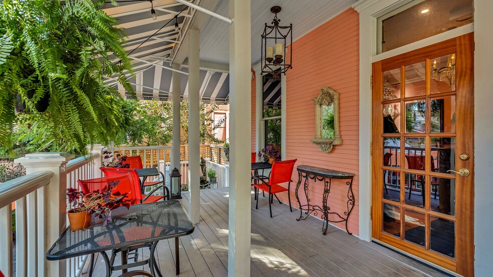 More Photos Of 119 E 37th St, Savannah Restaurant For Sale