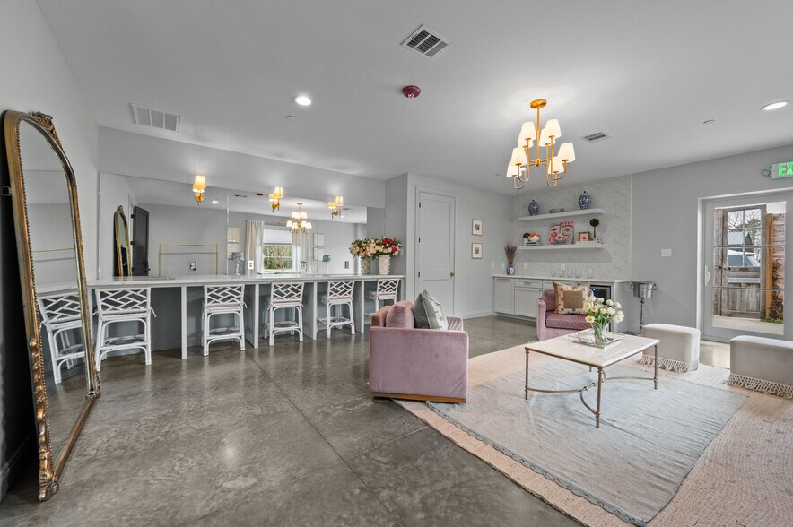 More Photos Of 6644 TX-61, Anahuac Theater Concert Hall For Sale