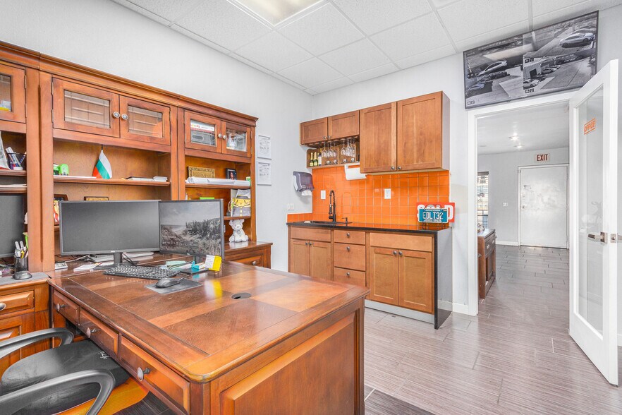 More Photos Of 4105 E University Dr, Phoenix Service For Lease