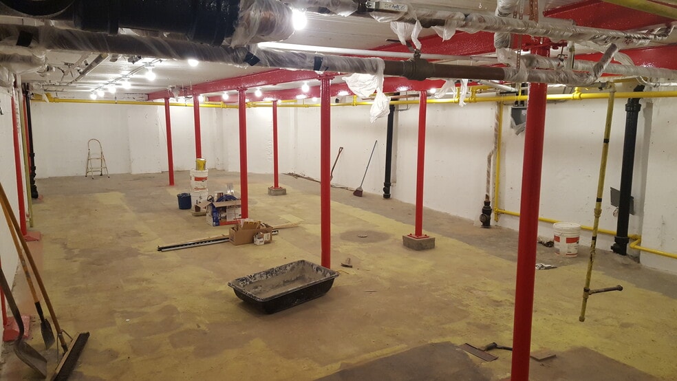 More Photos Of 5977 N Clark St, Chicago Storefront Retail Residential For Lease