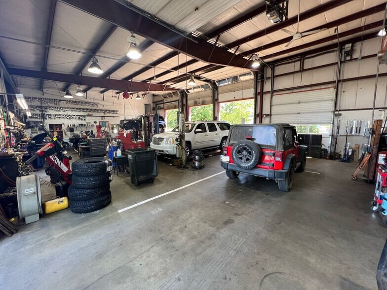 More Photos Of 5 N Line Rd, Edgartown Service For Sale