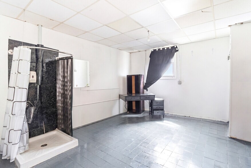 More Photos Of 99 Pulaski St, Newark Apartments For Sale