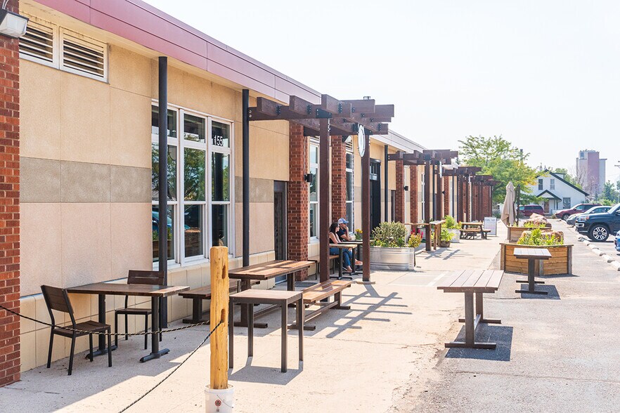 More Photos Of 2727 N Cascade Ave, Colorado Springs General Retail For Lease