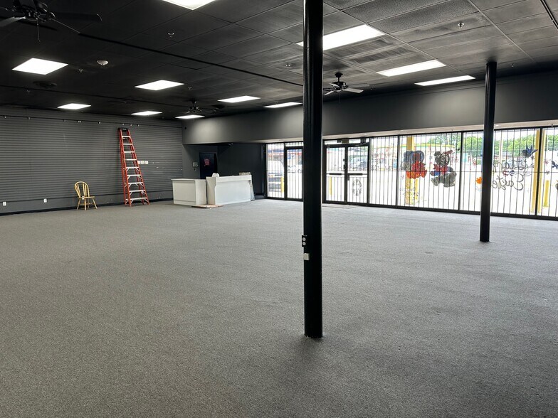 More Photos Of 312 E Main St, Grand Prairie Freestanding For Lease