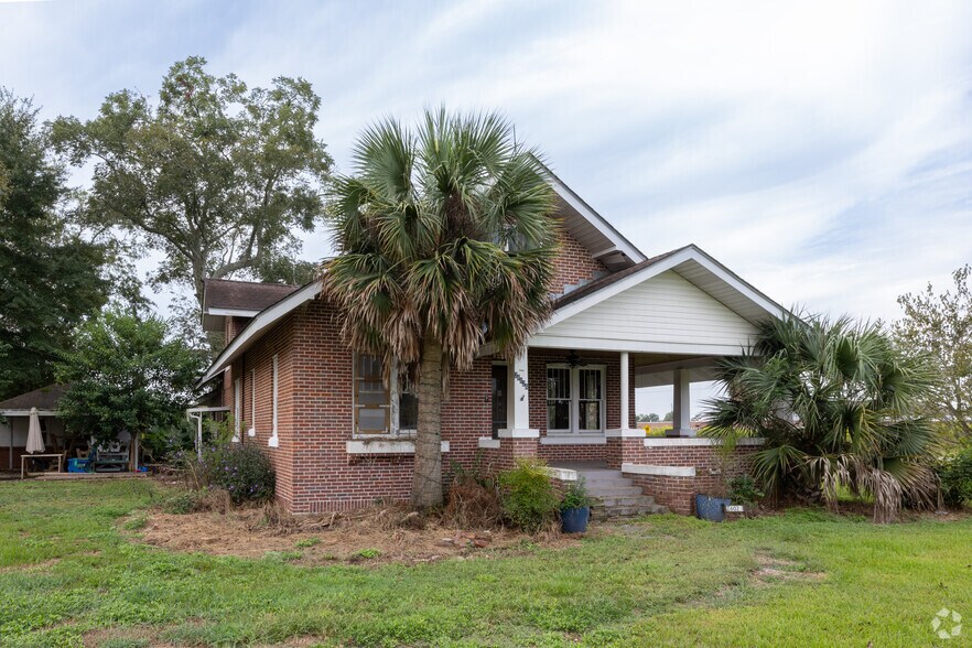 Primary Photo Of 26026 US Highway 98, Elberta Restaurant For Lease