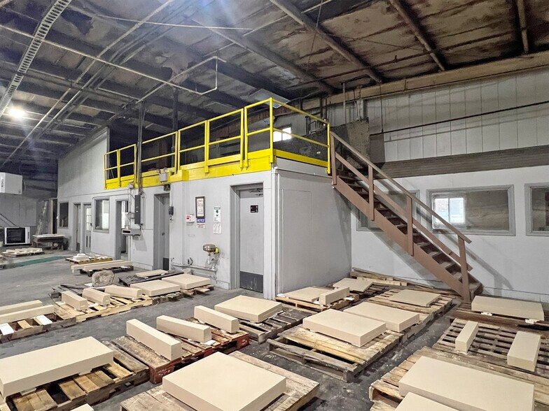 More Photos Of 711 Beaver Rd, Girard Warehouse For Sale