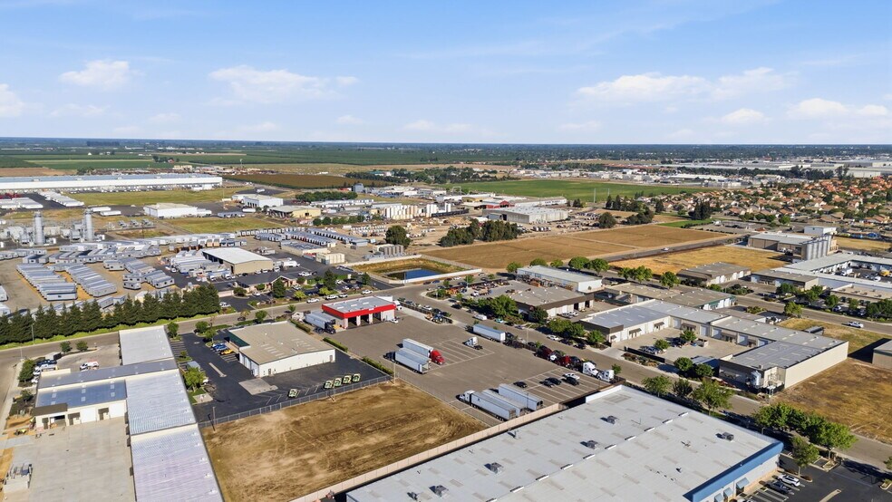 More Photos Of 4376 Farm Supply Dr, Ceres Truck Terminal For Sale