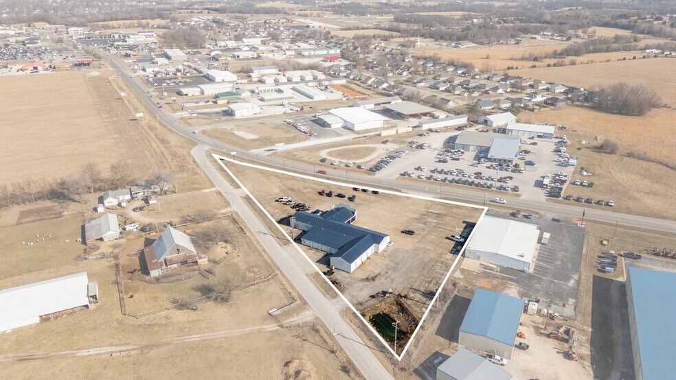 More Photos Of 3111 S Springfield Ave, Bolivar Auto Dealership For Sale