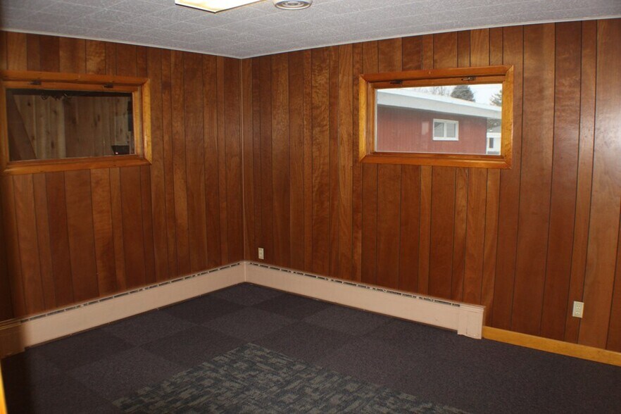 More Photos Of 1009 Jefferson St, Algoma General Retail For Sale