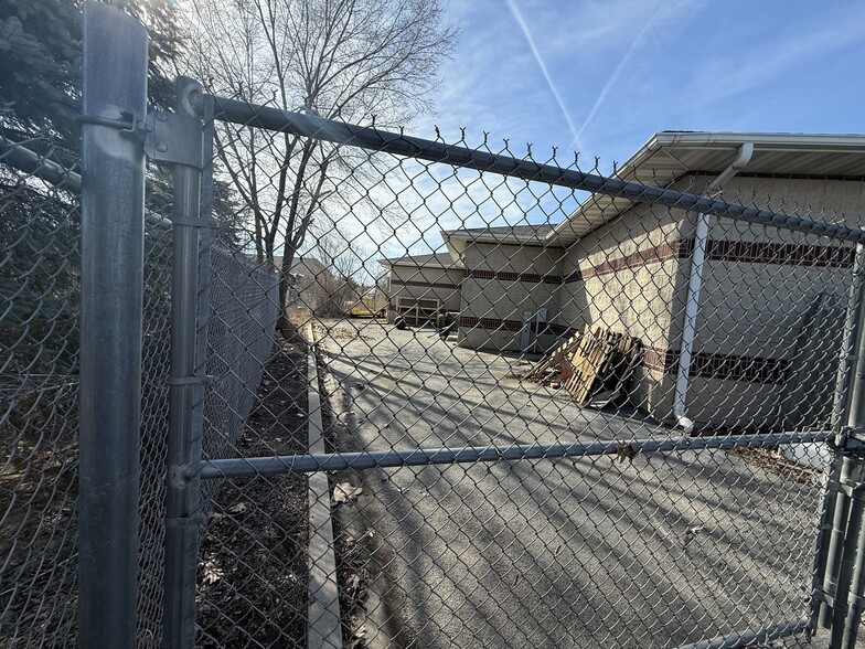 More Photos Of 1262 S Bridge St, Yorkville Service For Sale