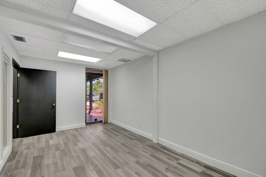 More Photos Of 101 N J St, Lake Worth Office For Lease