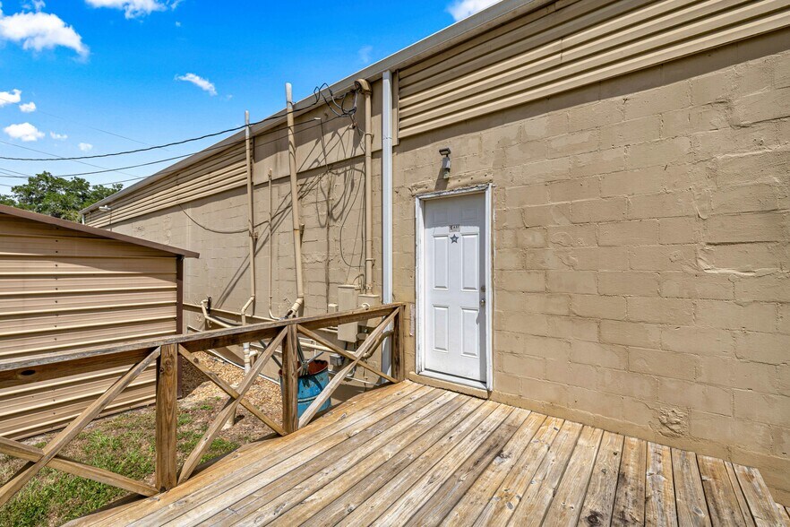 More Photos Of 2926 NE Jacksonville Rd, Ocala Freestanding For Sale