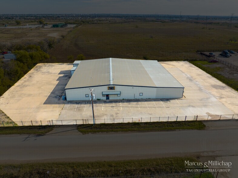 More Photos Of 10100 Hicks Field Rd, Fort Worth Warehouse For Sale