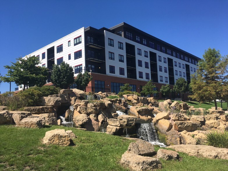 Primary Photo Of 302-310 S 1st St, Champaign Apartments For Lease