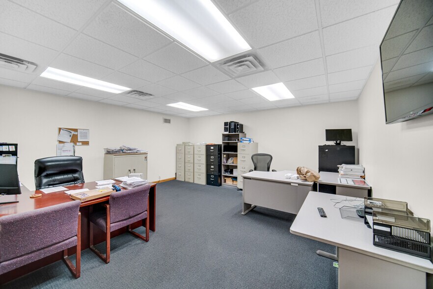 More Photos Of 7045 Calumet Ave, Hammond Light Distribution For Sale