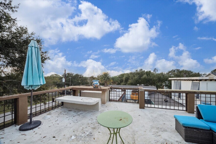 More Photos Of 614 Pine Gully Rd, Seabrook Apartments For Sale